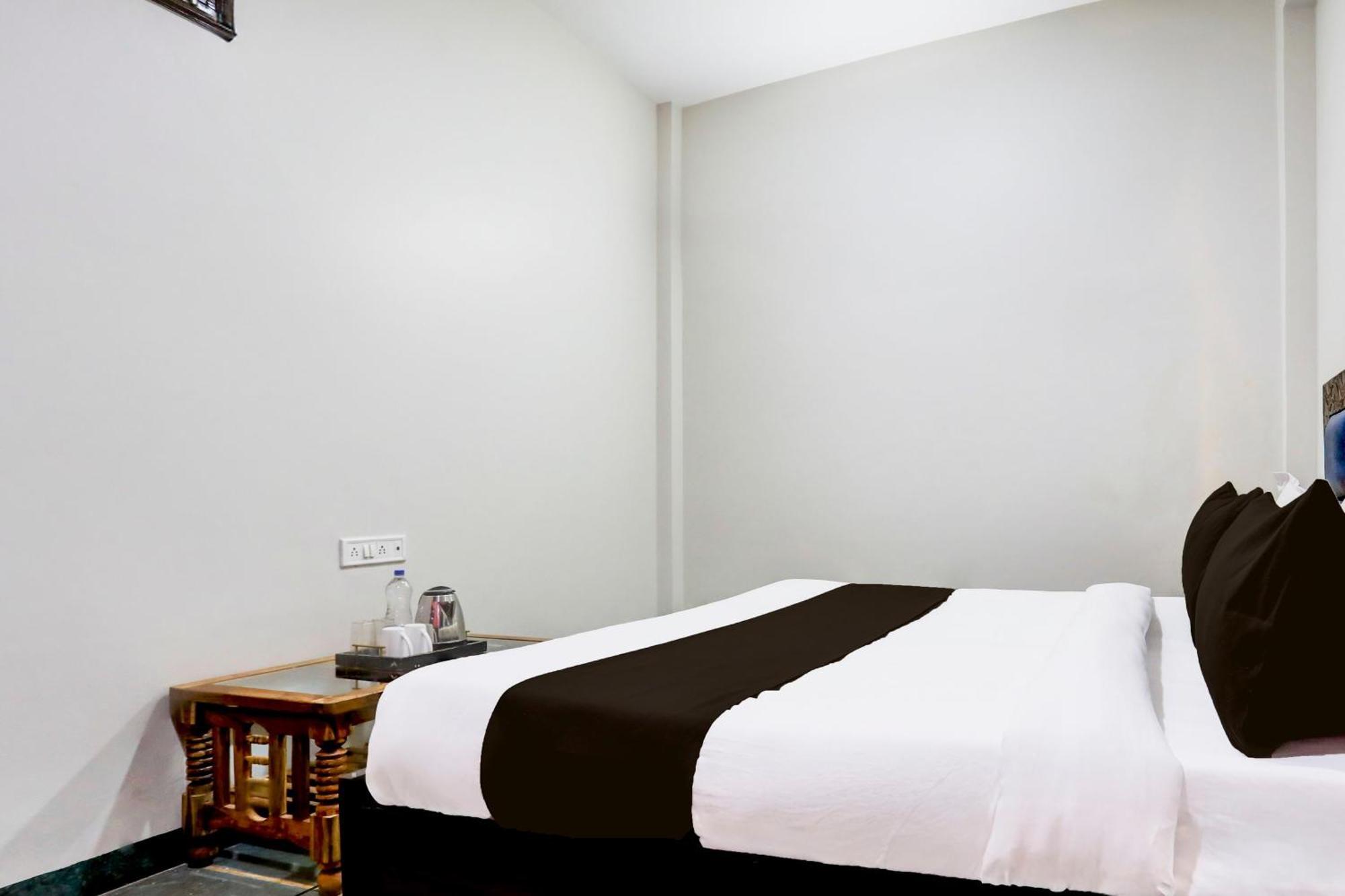 Hotel O The Baba Gest House Indore Zewnętrze zdjęcie
